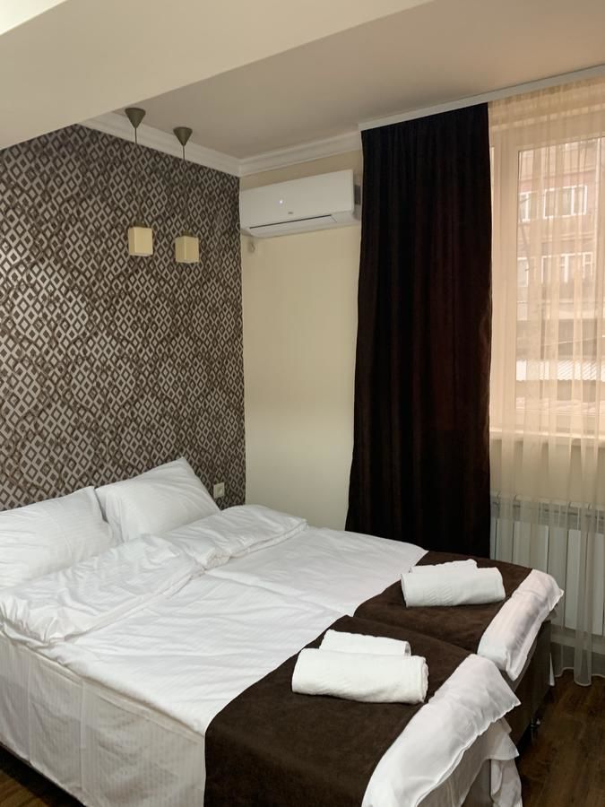 Отель Mikayelyan Mini Hotel Ереван-22